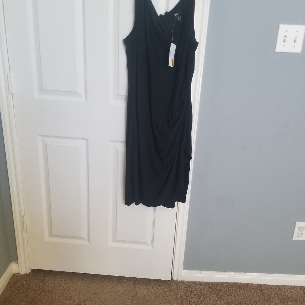 Dress - Picture 3 of 10